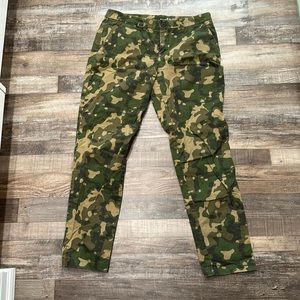 Gap • broken-in straight camo pants